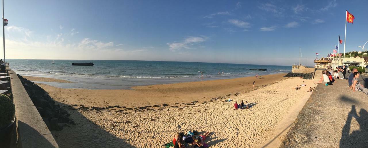 Vue mer à Arromanches Extérieur photo